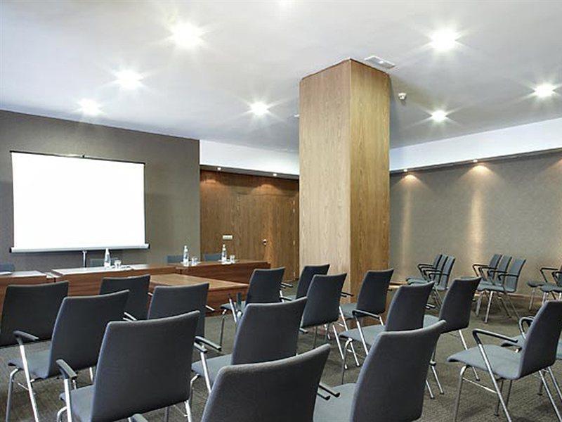 B&B Hotel Vitoria General Alava Бизнес фото